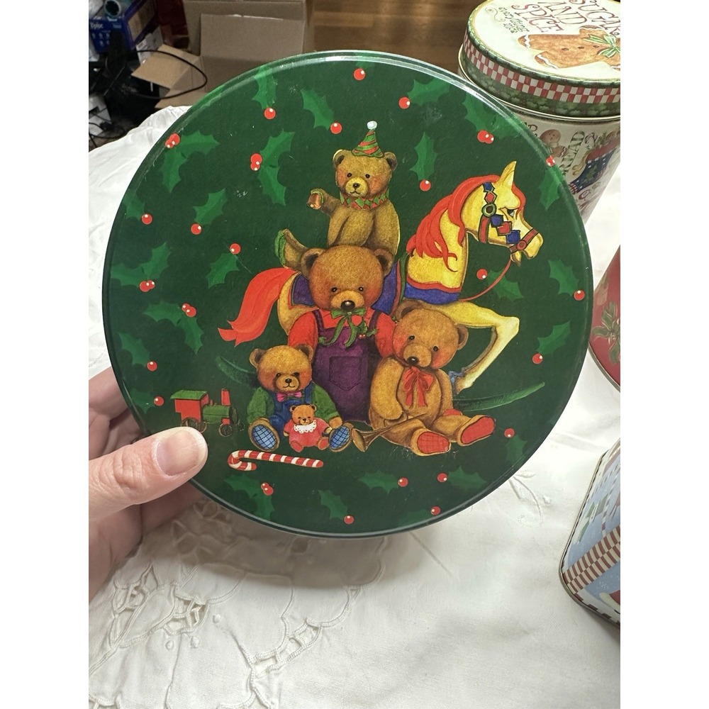 Vintage Christmas Tin Lot Of 4 - Snowmen, Bear Family, Gingerbread, Santa, Gifts - Picture 3 of 10